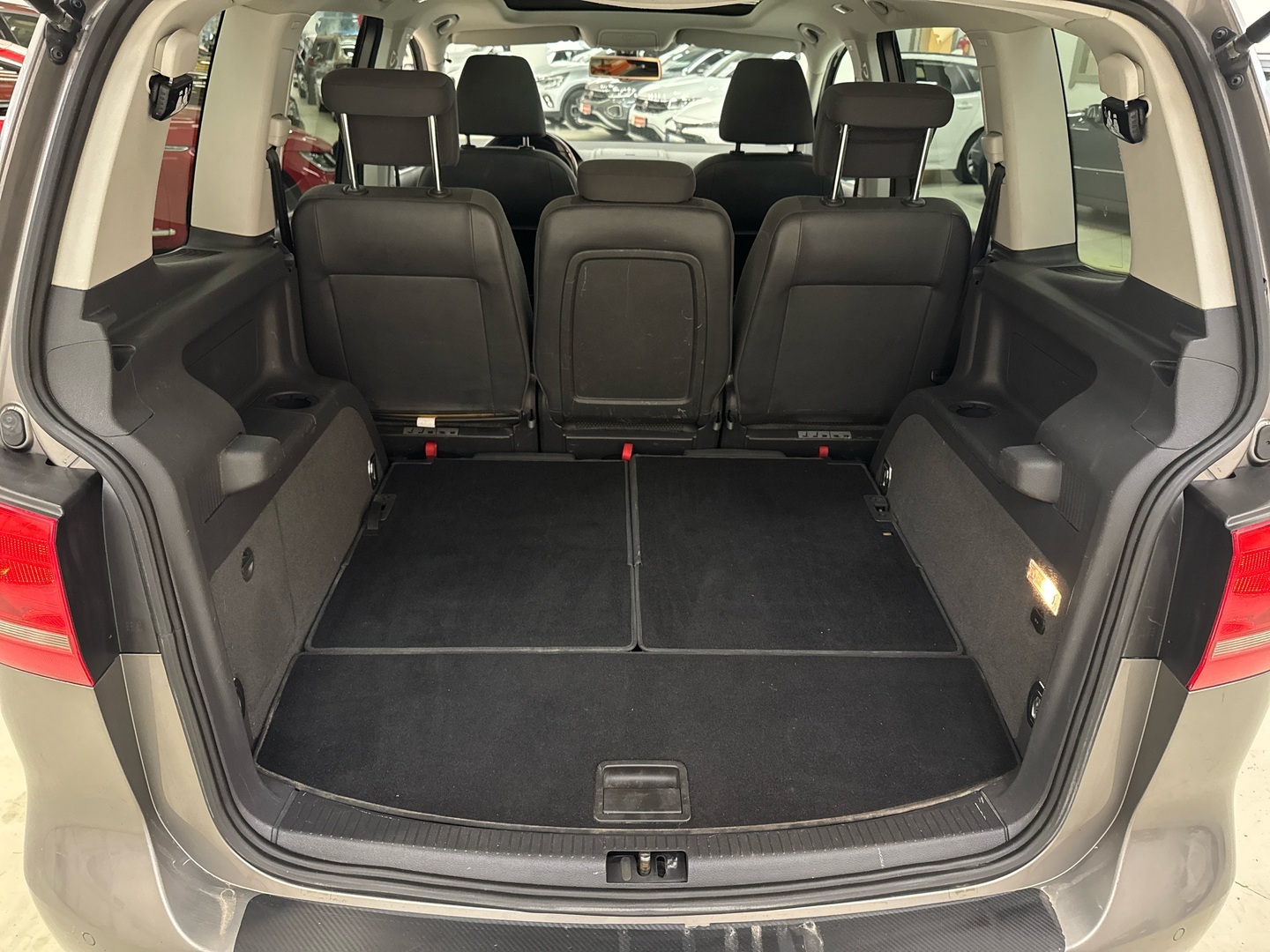 VOLKSWAGEN Touran 2011