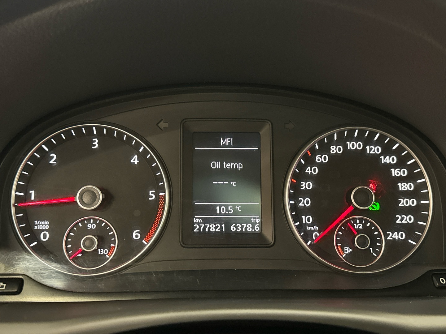 VOLKSWAGEN Touran 2011