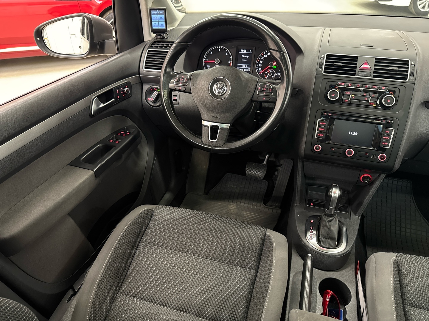 VOLKSWAGEN Touran 2011