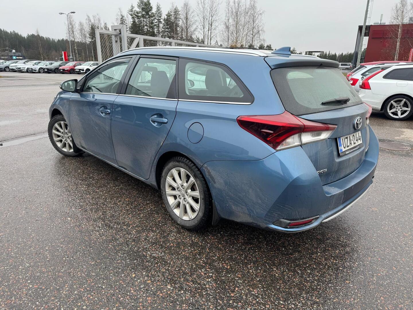TOYOTA Auris 2015