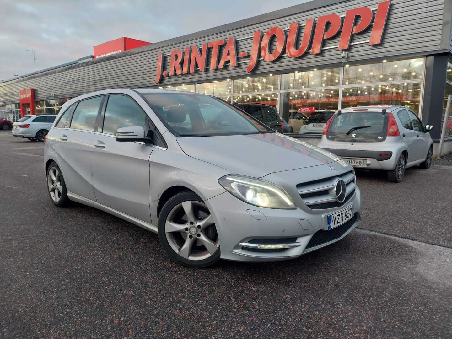 MERCEDES-BENZ B 2012
