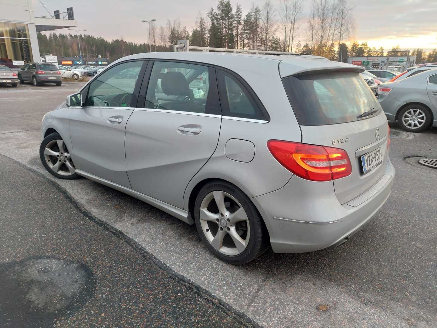 MERCEDES-BENZ B 2012