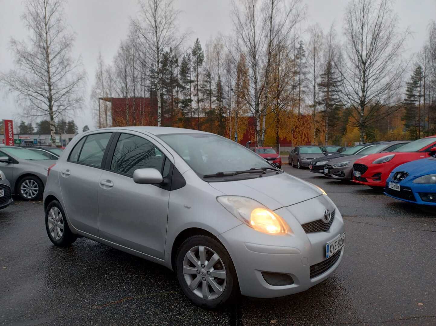 TOYOTA Yaris 2010