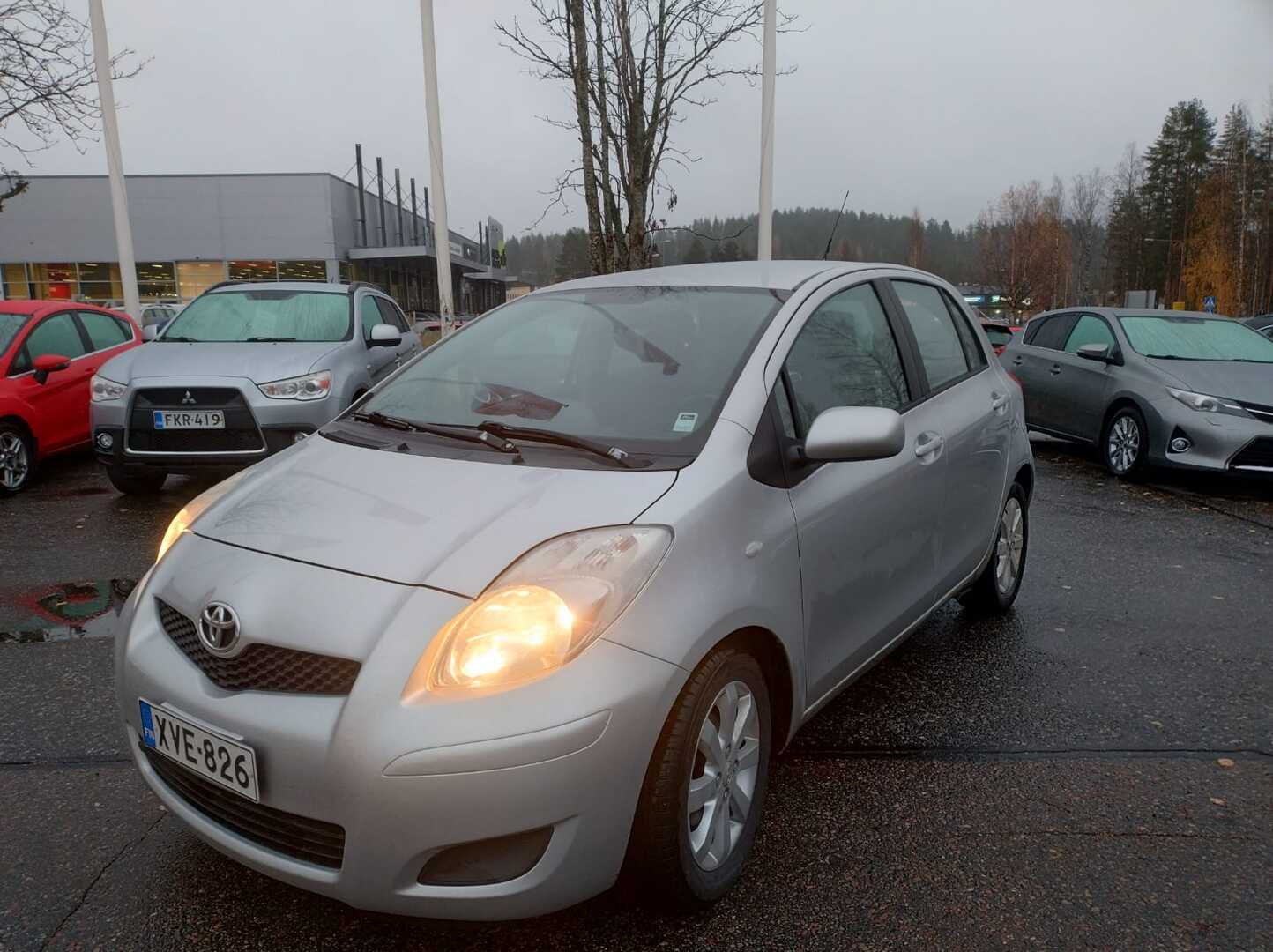 TOYOTA Yaris 2010