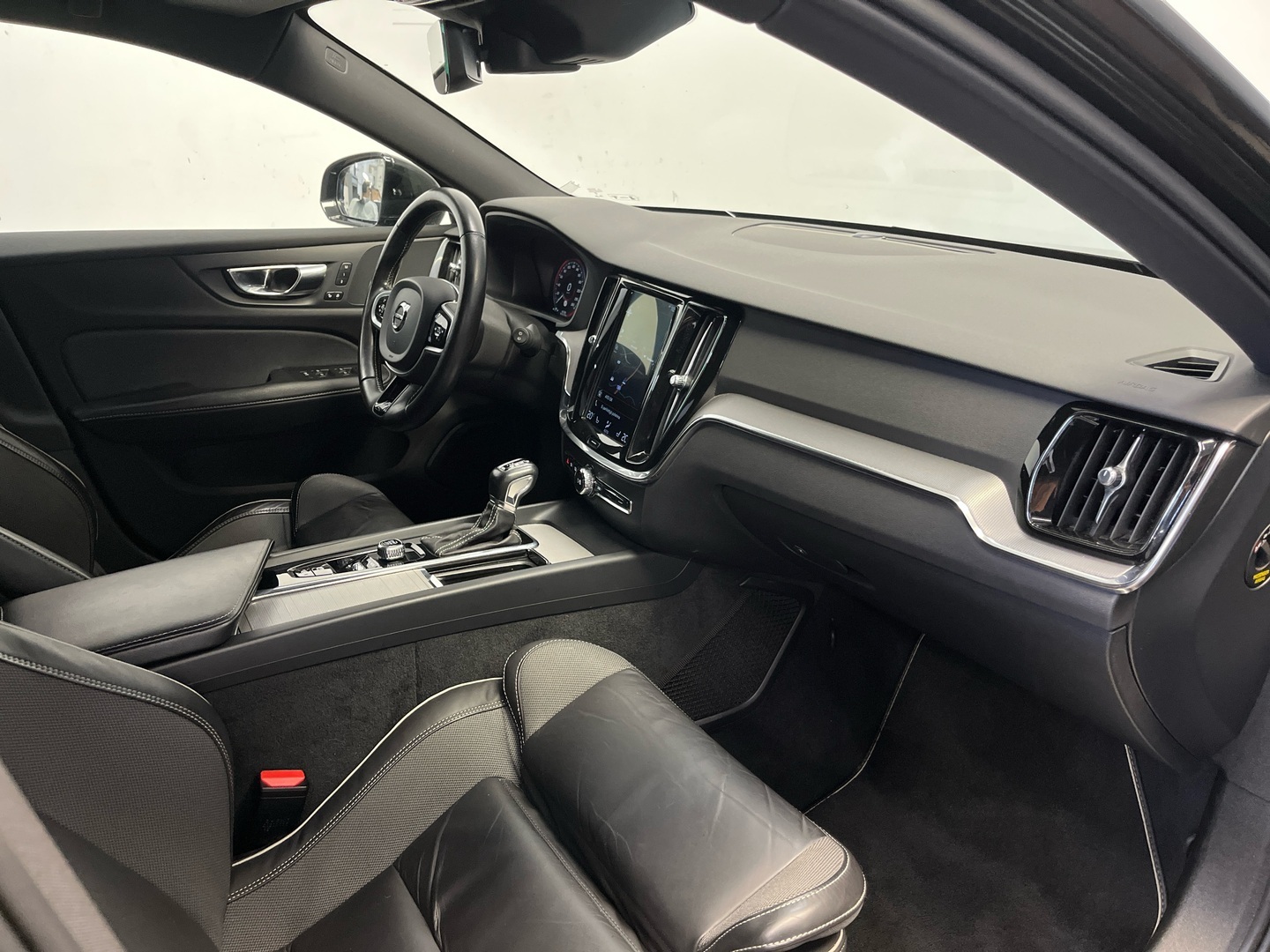 VOLVO V60 2020
