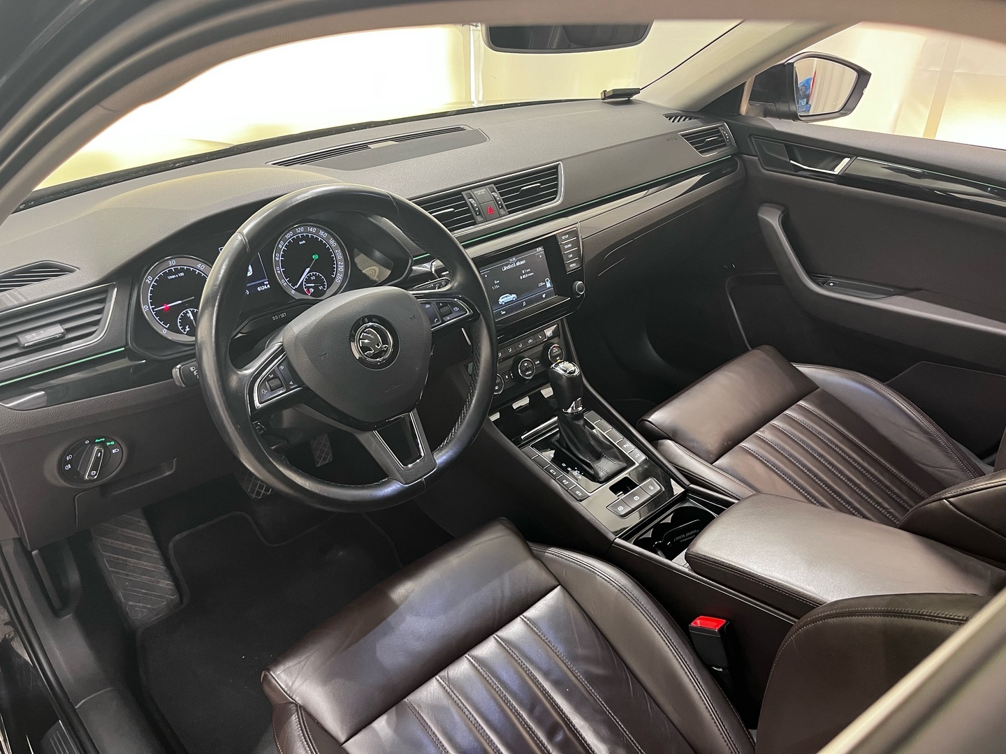 SKODA Superb 2016