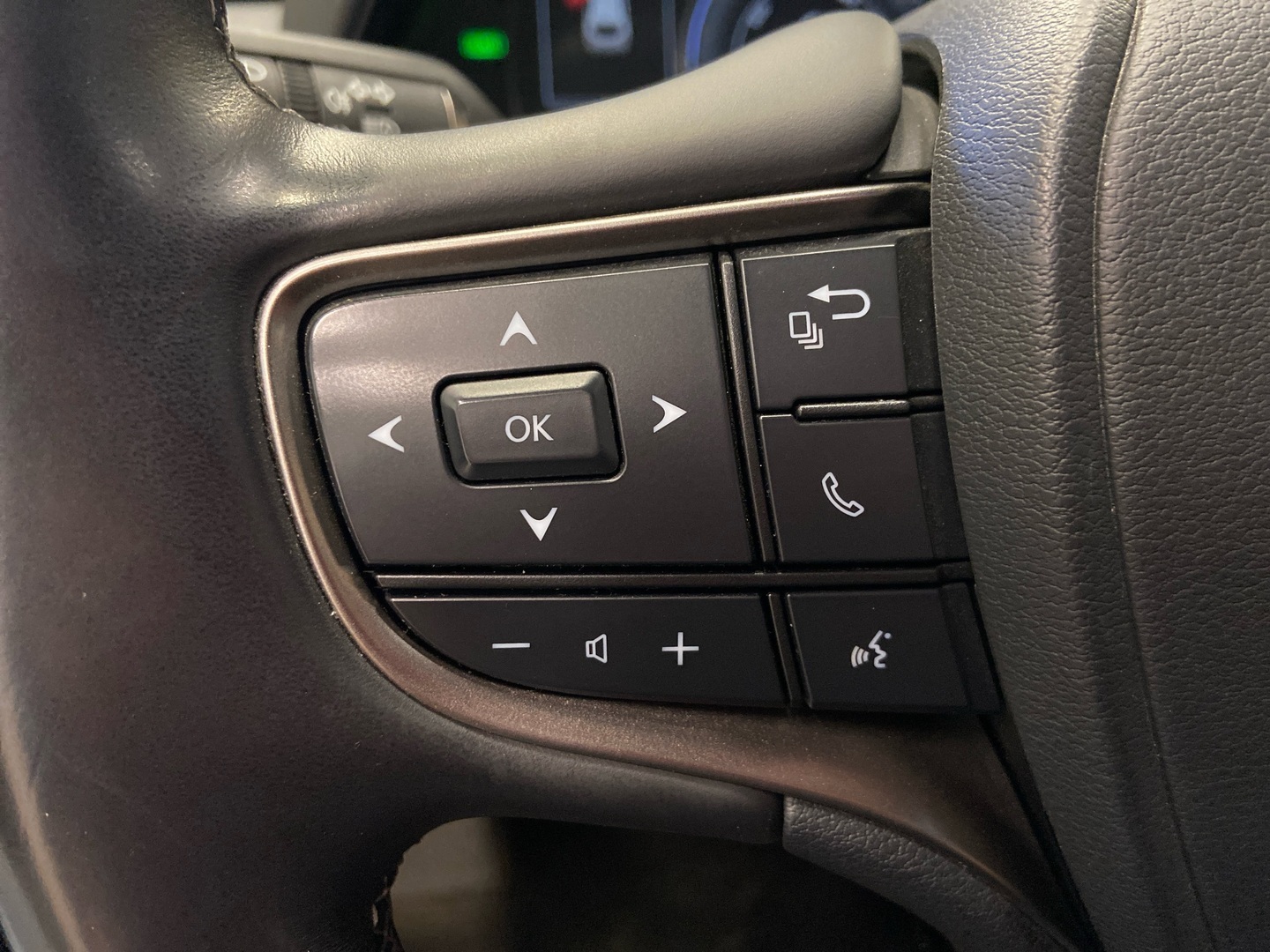 LEXUS UX 2022