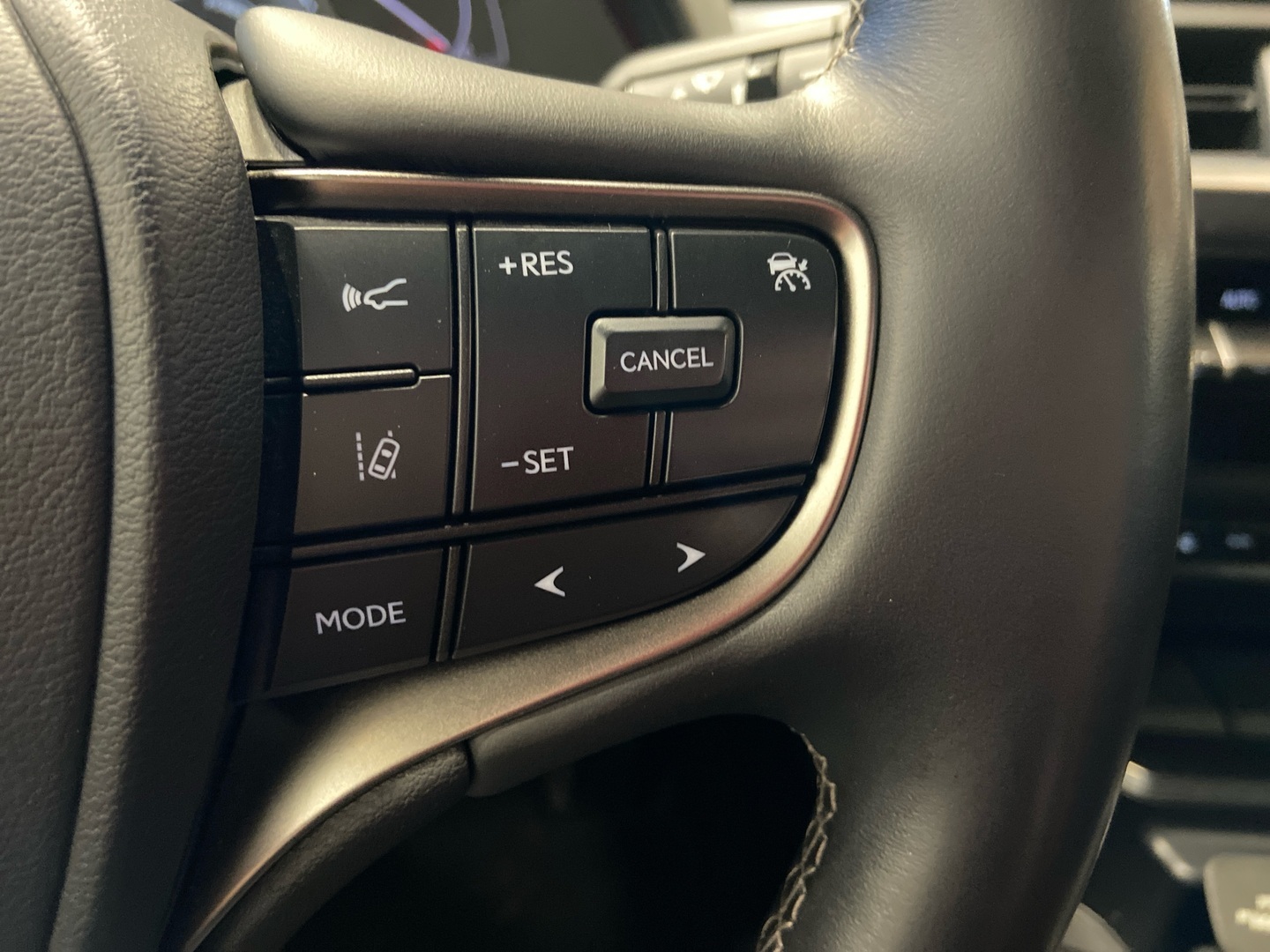 LEXUS UX 2022