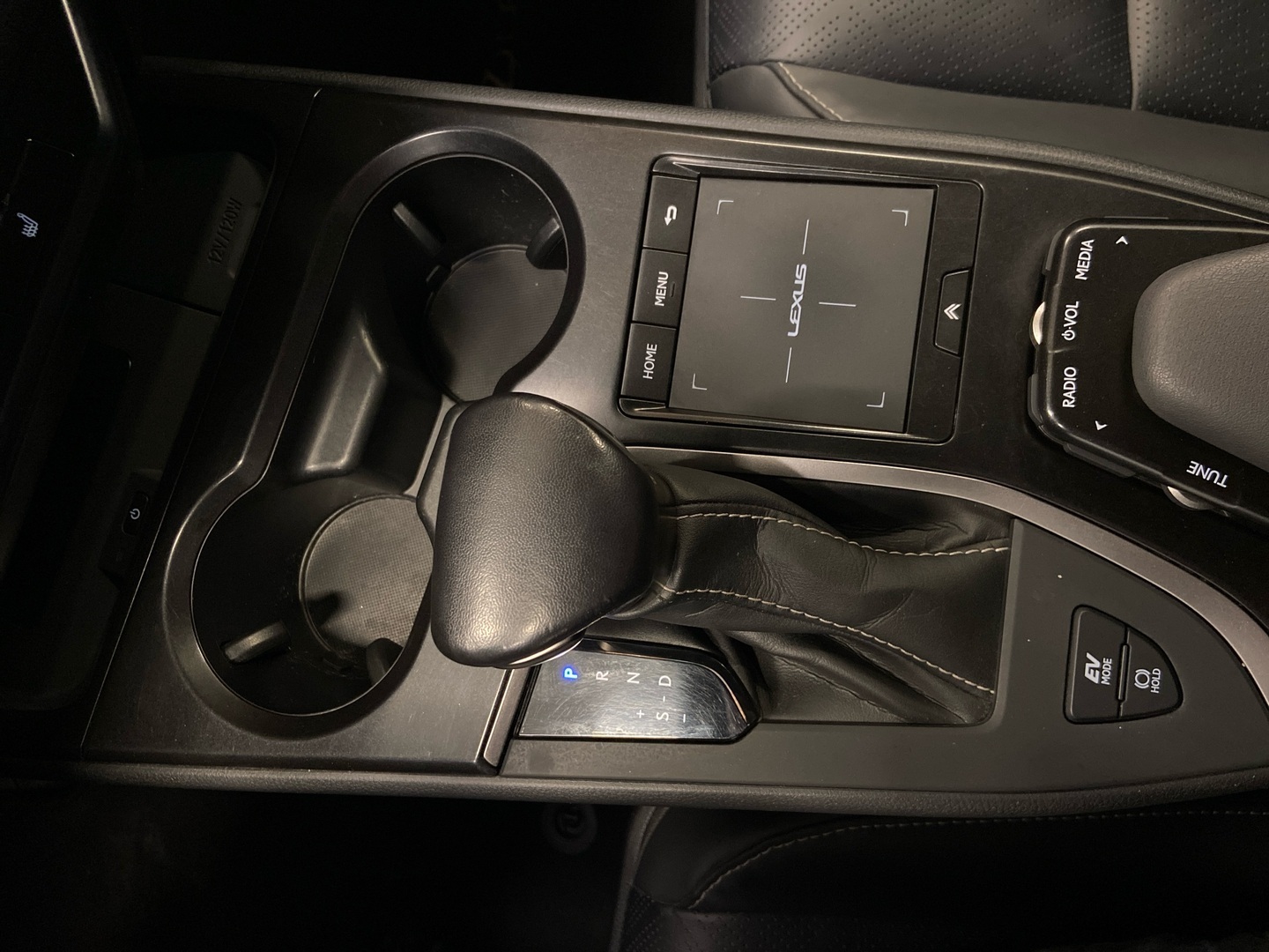 LEXUS UX 2022
