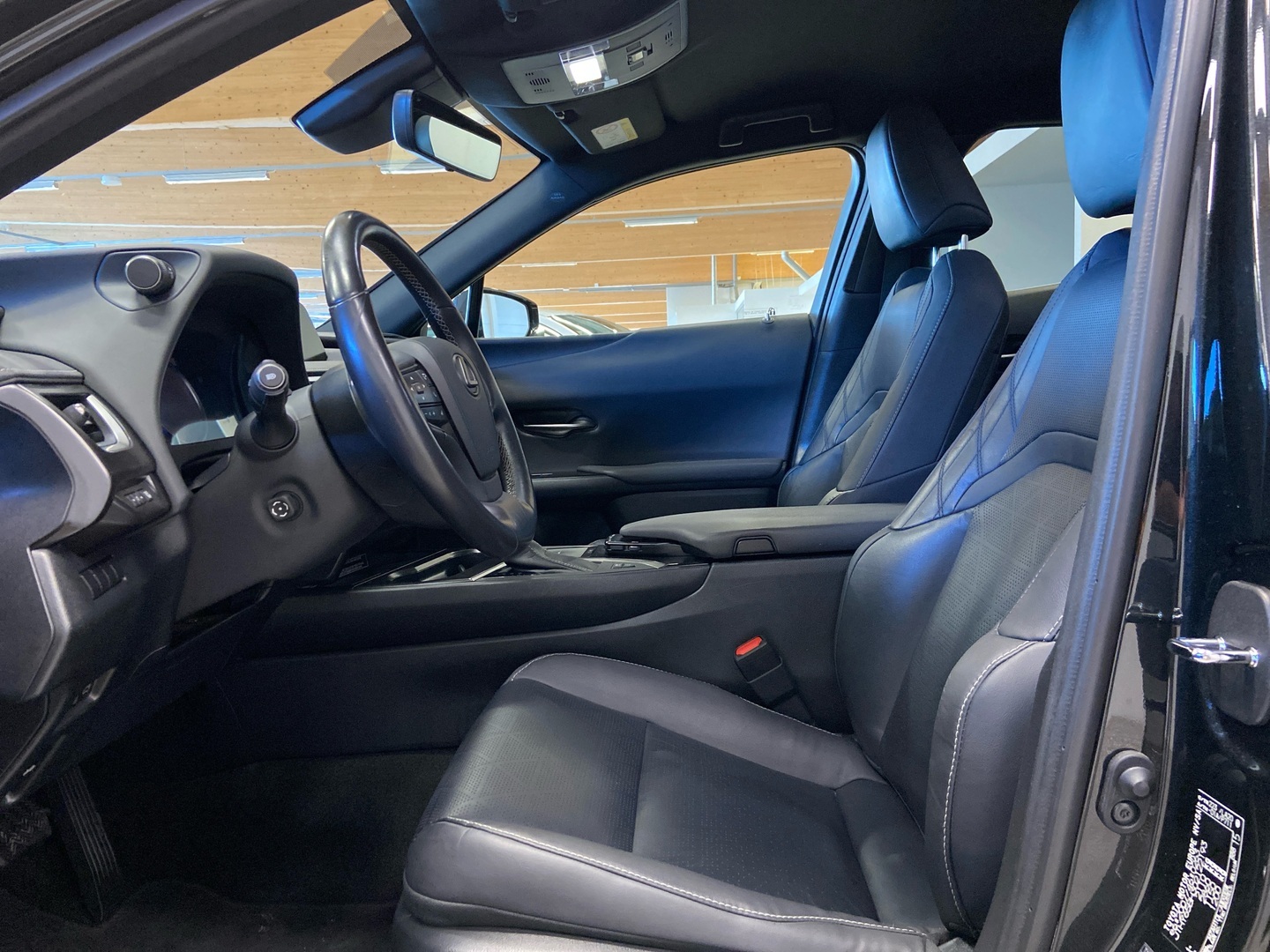 LEXUS UX 2022