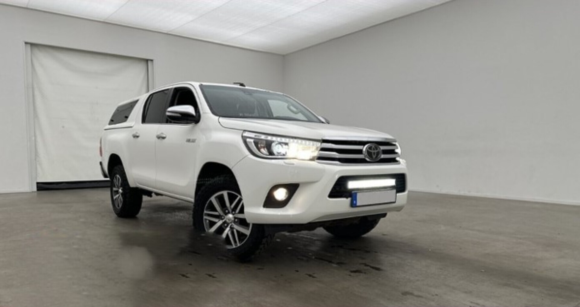 TOYOTA Hilux 2016
