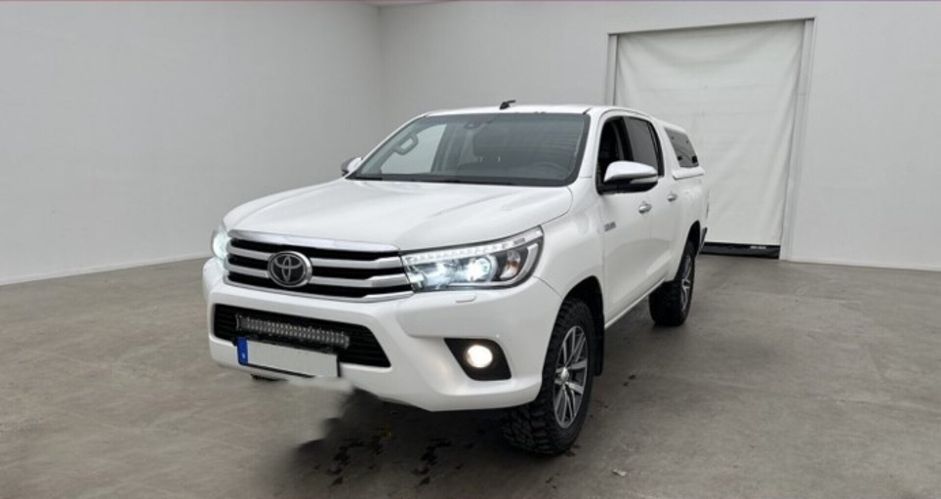 TOYOTA Hilux 2016