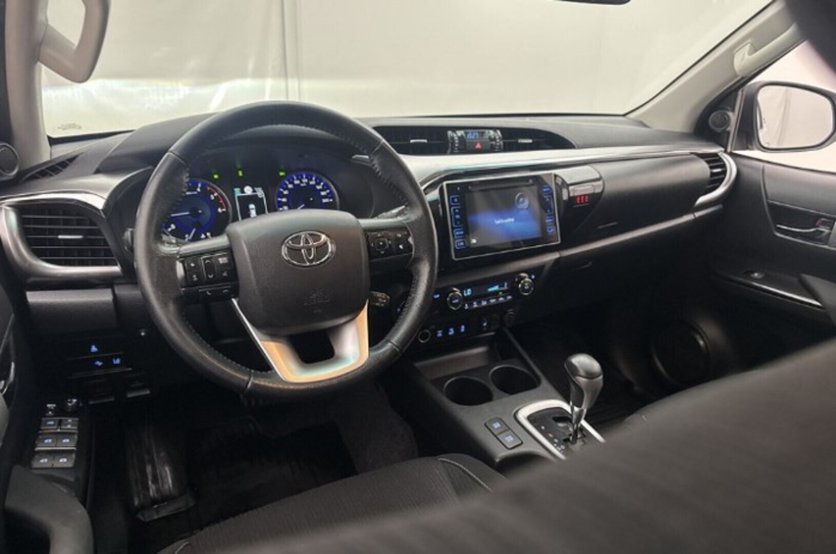 TOYOTA Hilux 2016