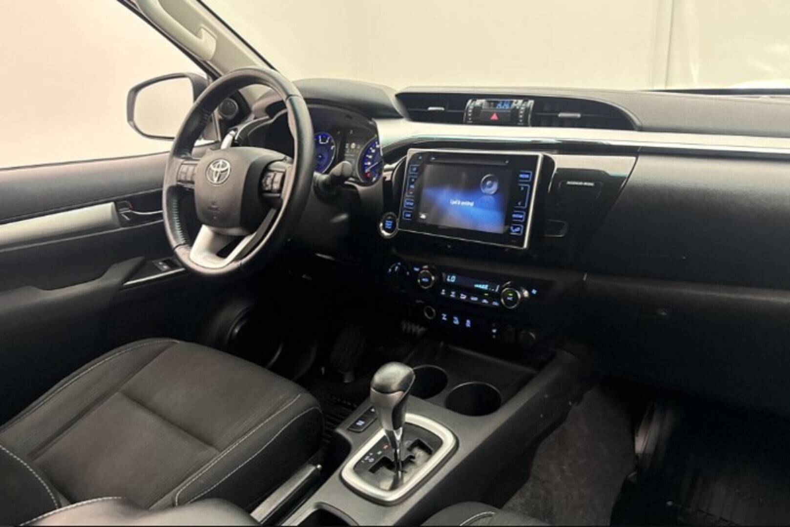 TOYOTA Hilux 2016