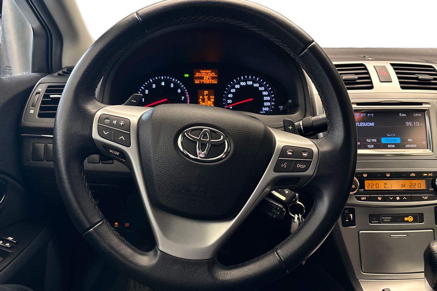 TOYOTA Avensis 2012