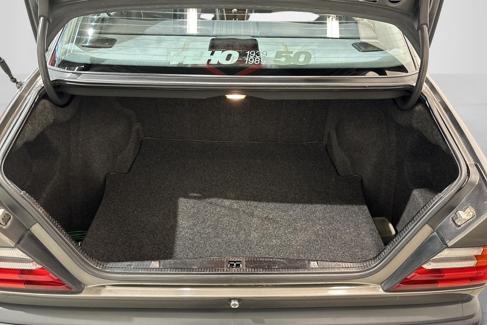 Mercedes-Benz E 1989