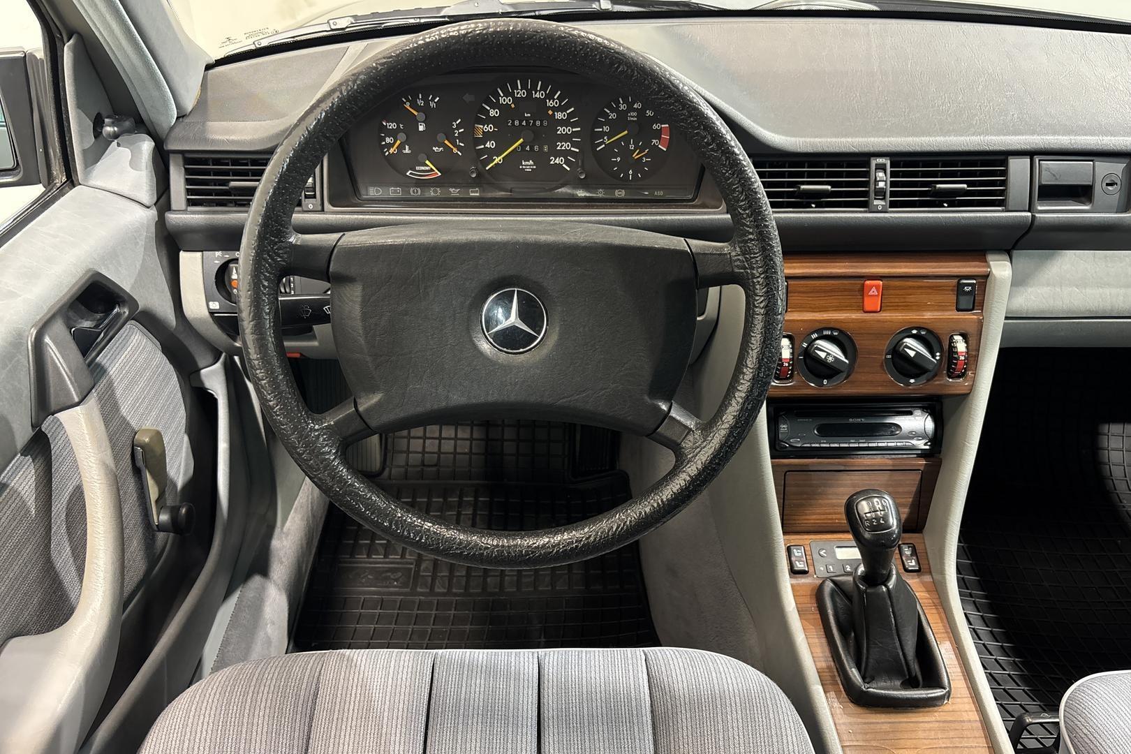 Mercedes-Benz E 1989
