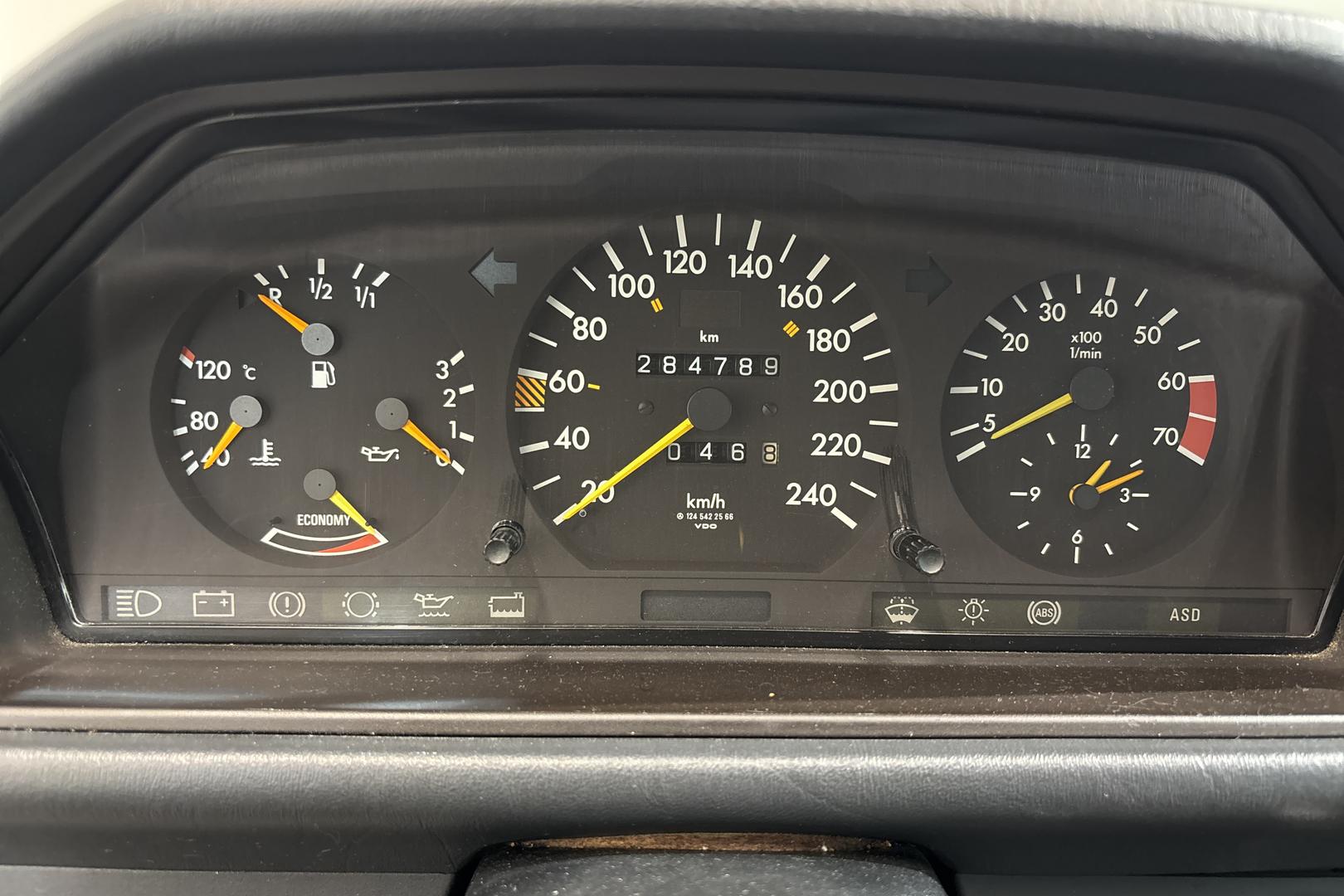 Mercedes-Benz E 1989