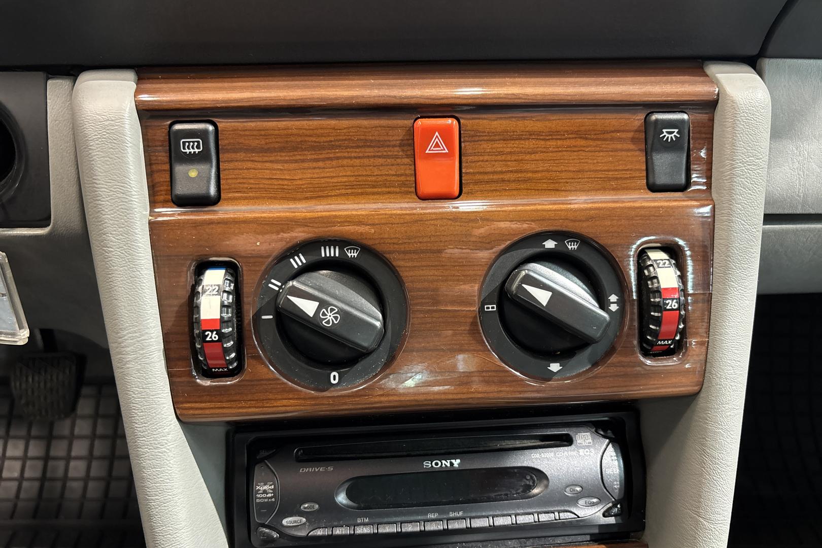 Mercedes-Benz E 1989