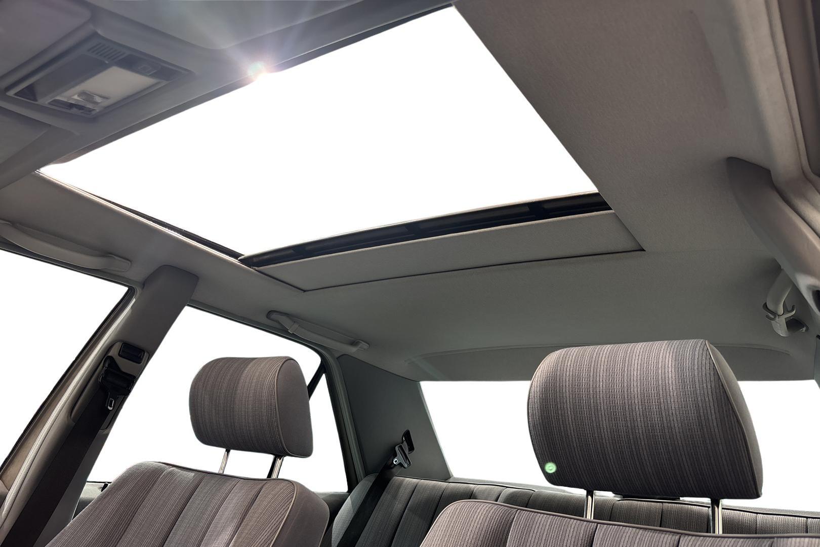 Mercedes-Benz E 1989