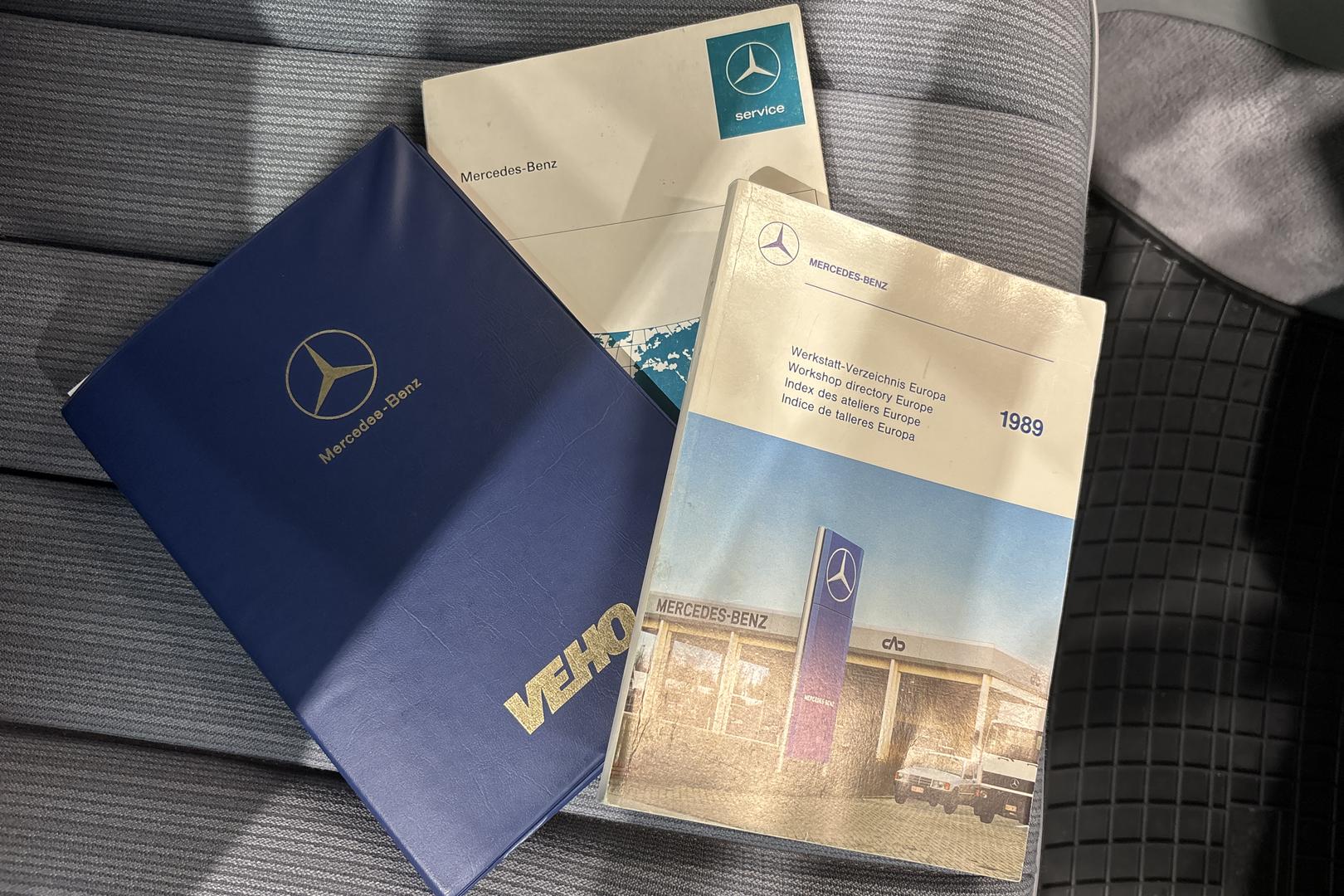 Mercedes-Benz E 1989