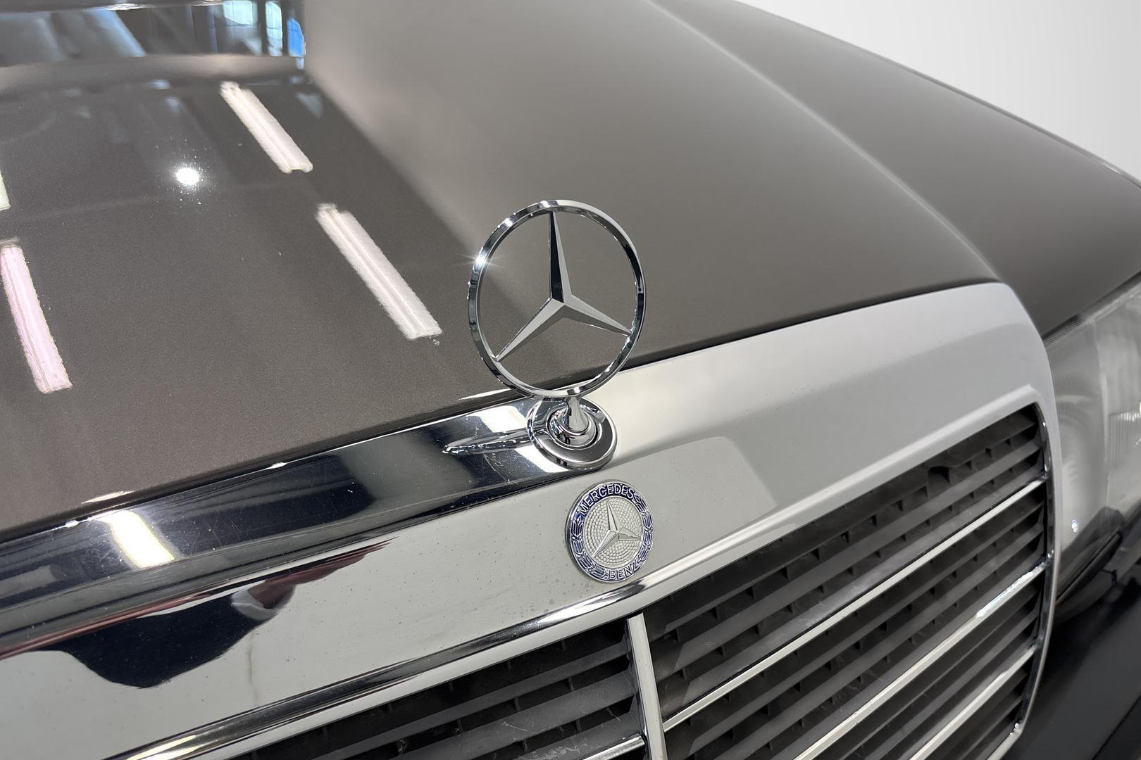 Mercedes-Benz E 1989