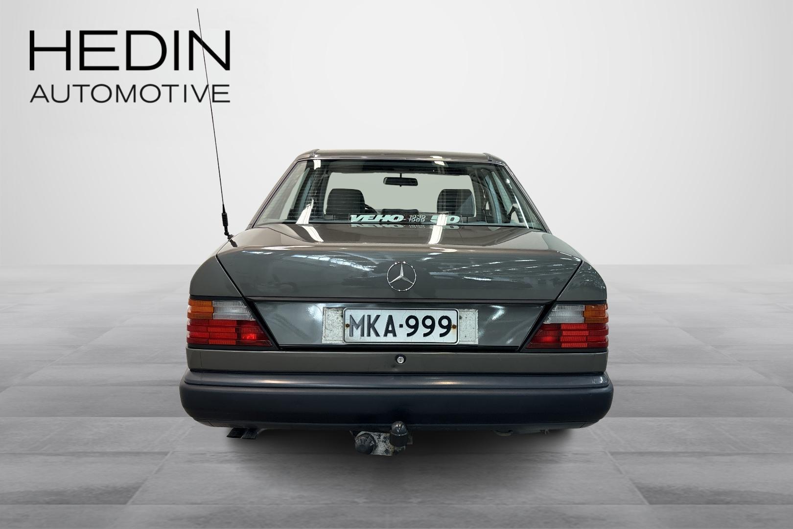 Mercedes-Benz E 1989