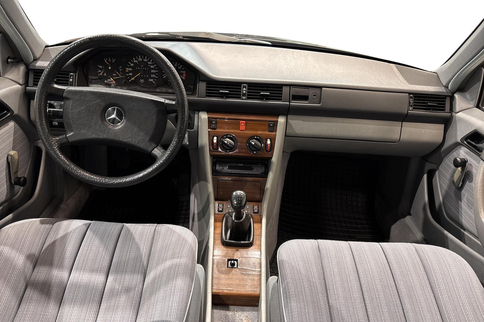 Mercedes-Benz E 1989