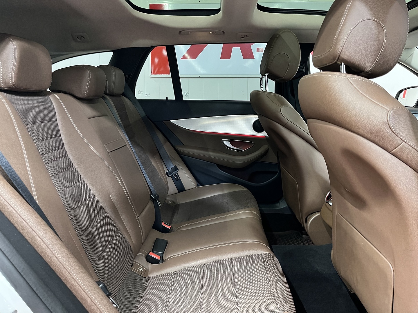 MERCEDES-BENZ E 2017