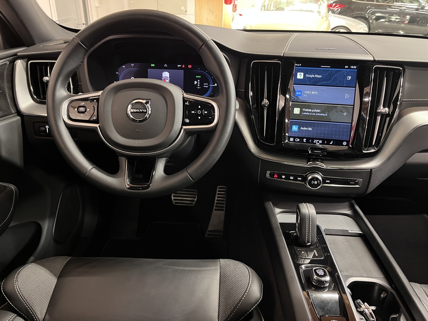 VOLVO XC60 2022