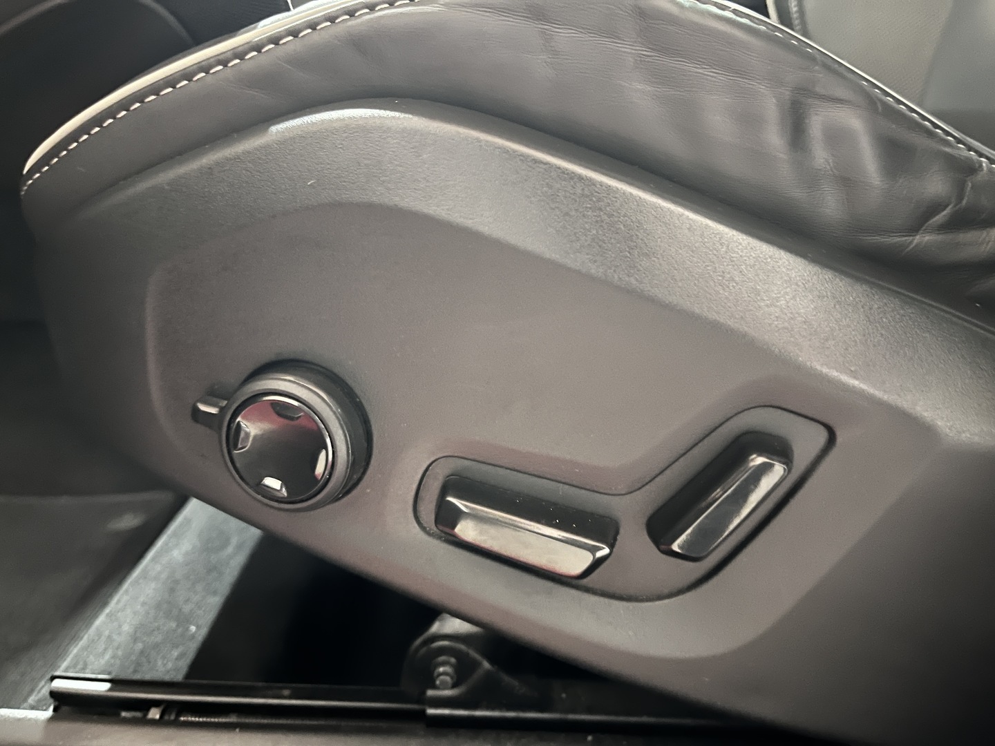 VOLVO XC60 2022