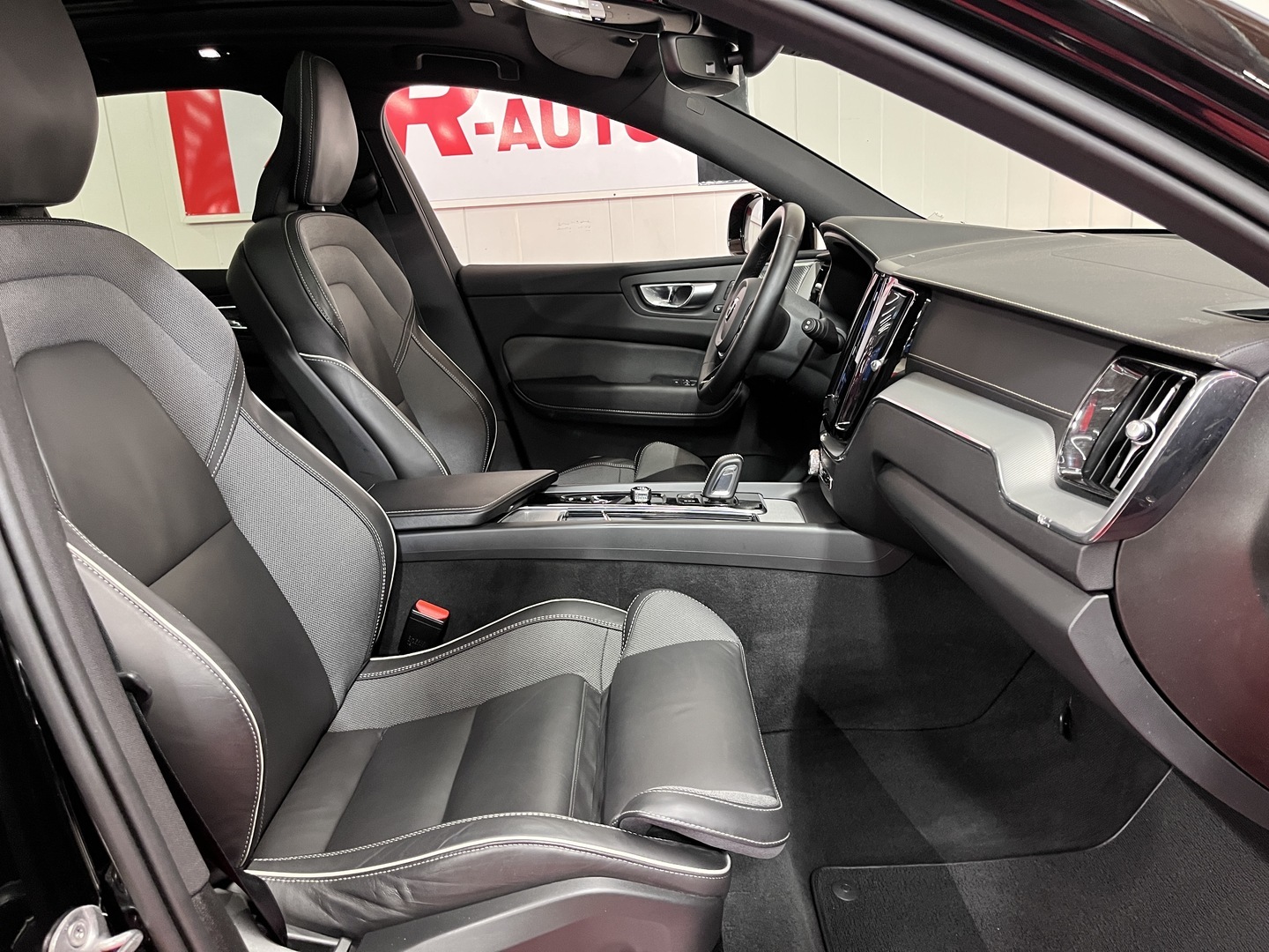 VOLVO XC60 2022