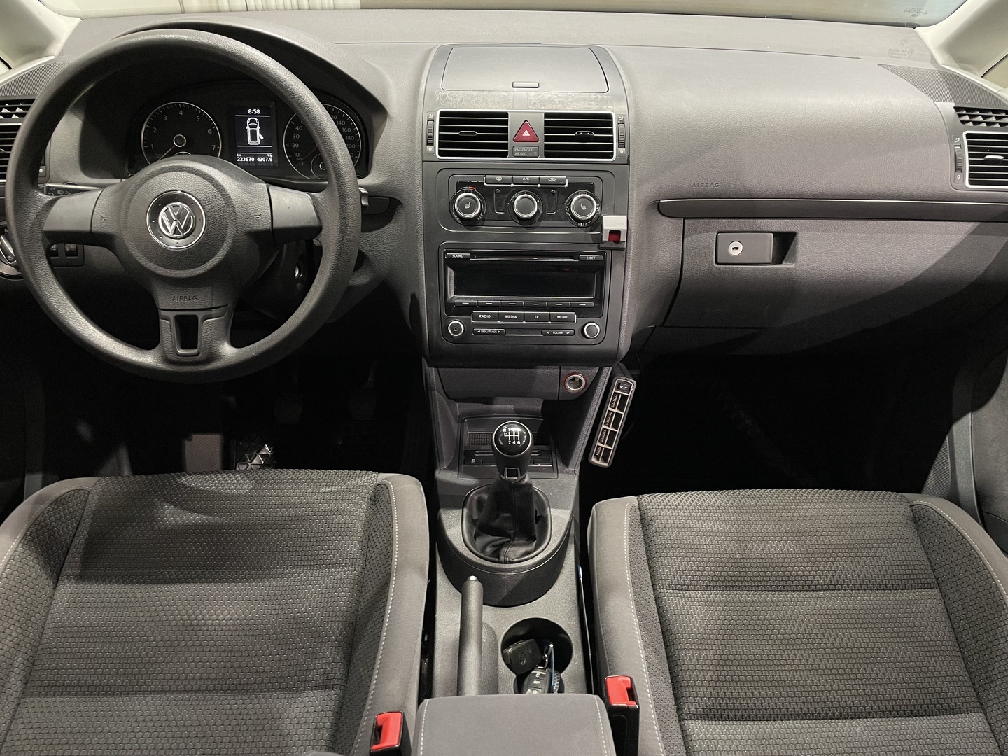 VOLKSWAGEN Touran 2012