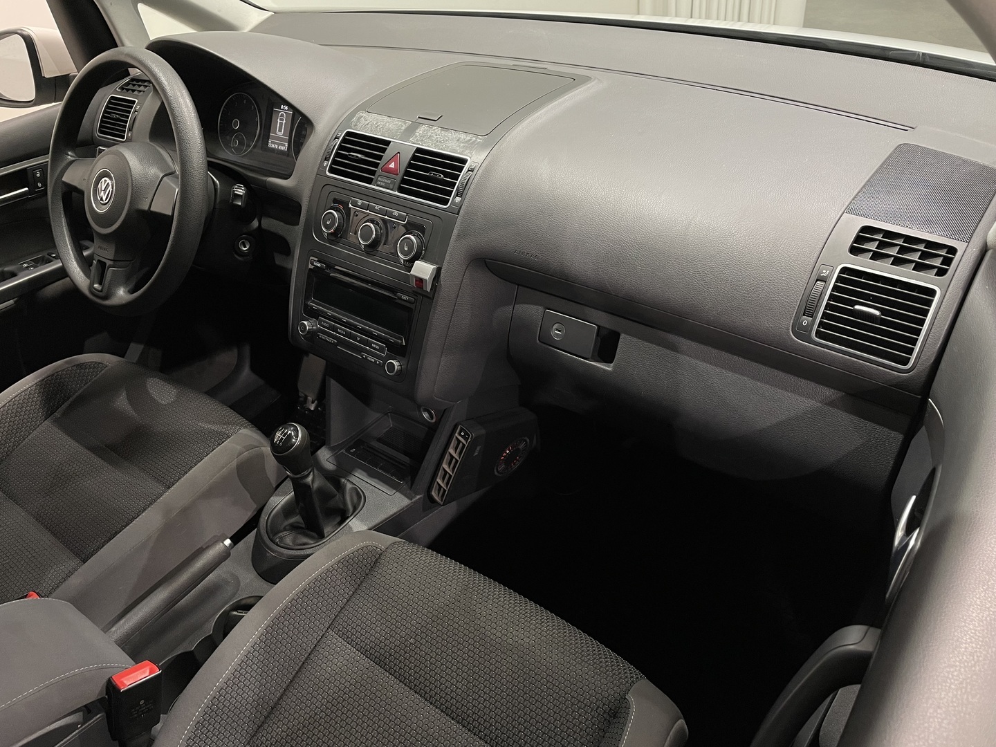 VOLKSWAGEN Touran 2012