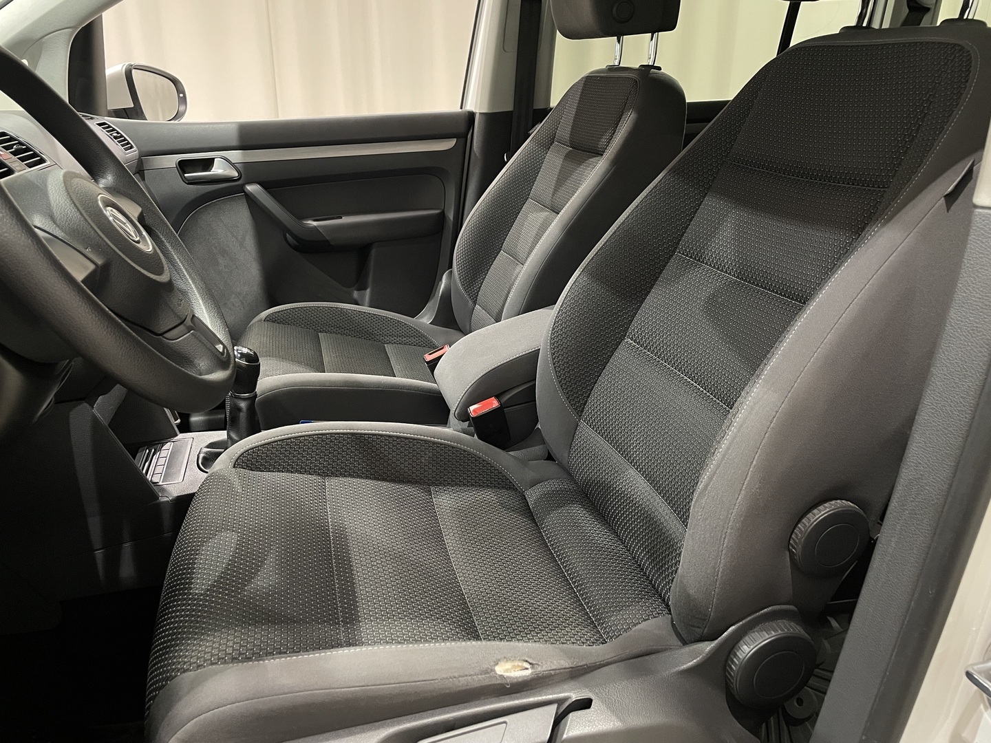 VOLKSWAGEN Touran 2012