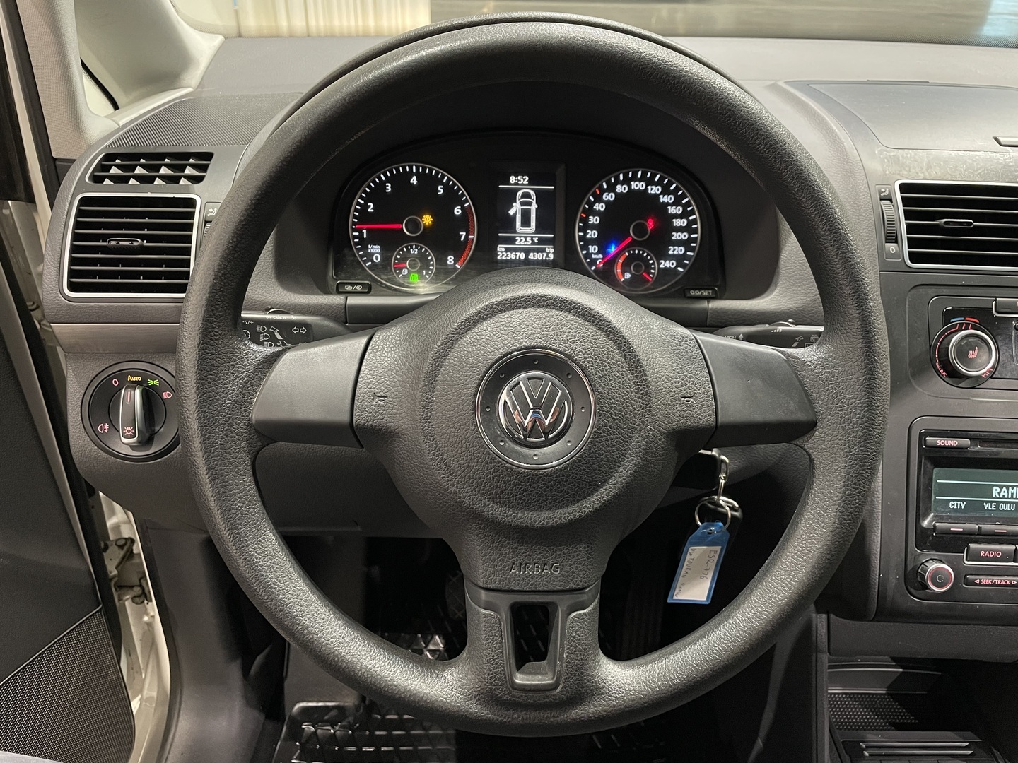 VOLKSWAGEN Touran 2012