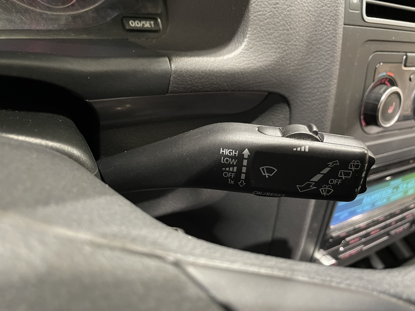 VOLKSWAGEN Touran 2012