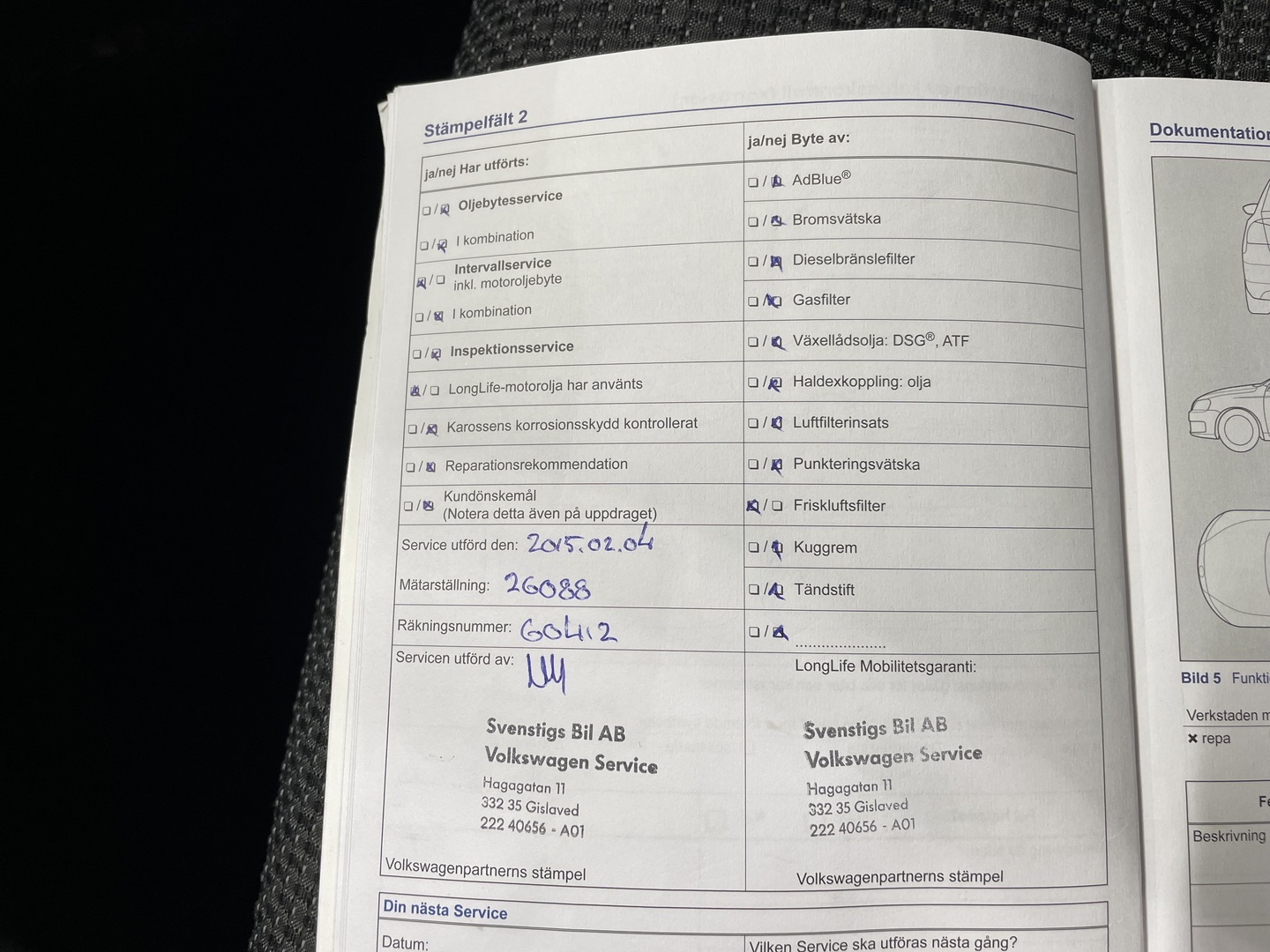 VOLKSWAGEN Touran 2012