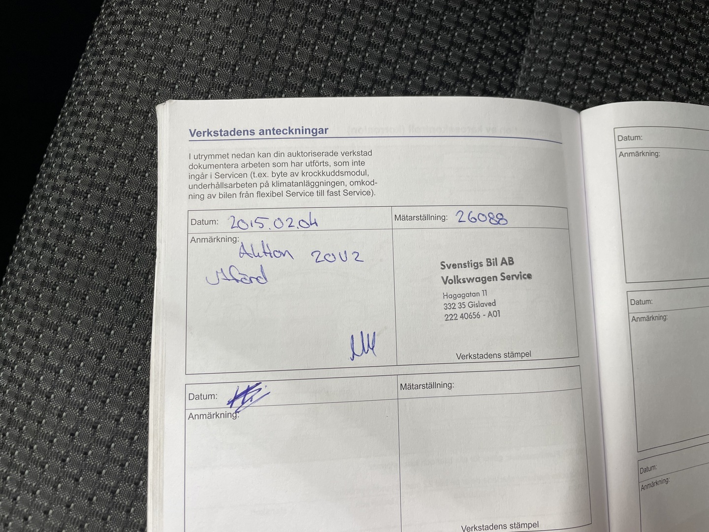 VOLKSWAGEN Touran 2012