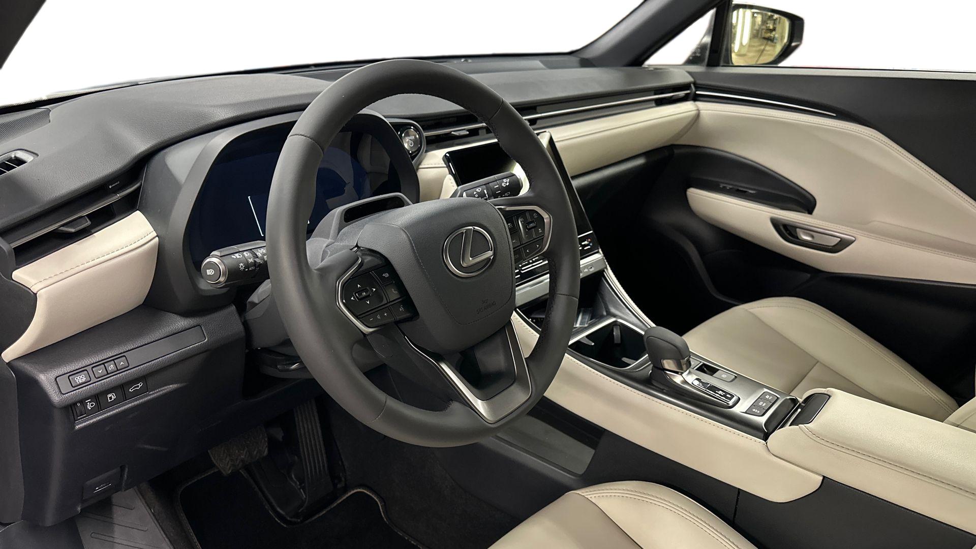 Lexus LBX 2024