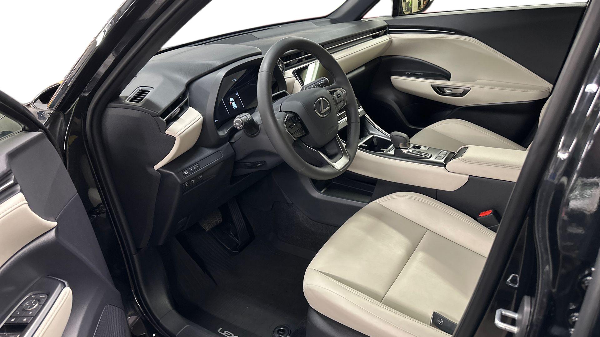 Lexus LBX 2025