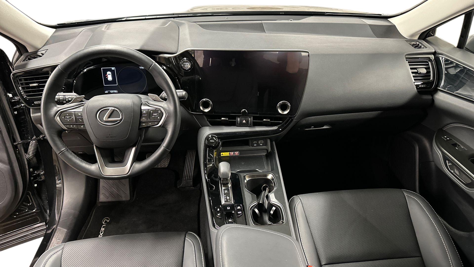 Lexus NX 2025