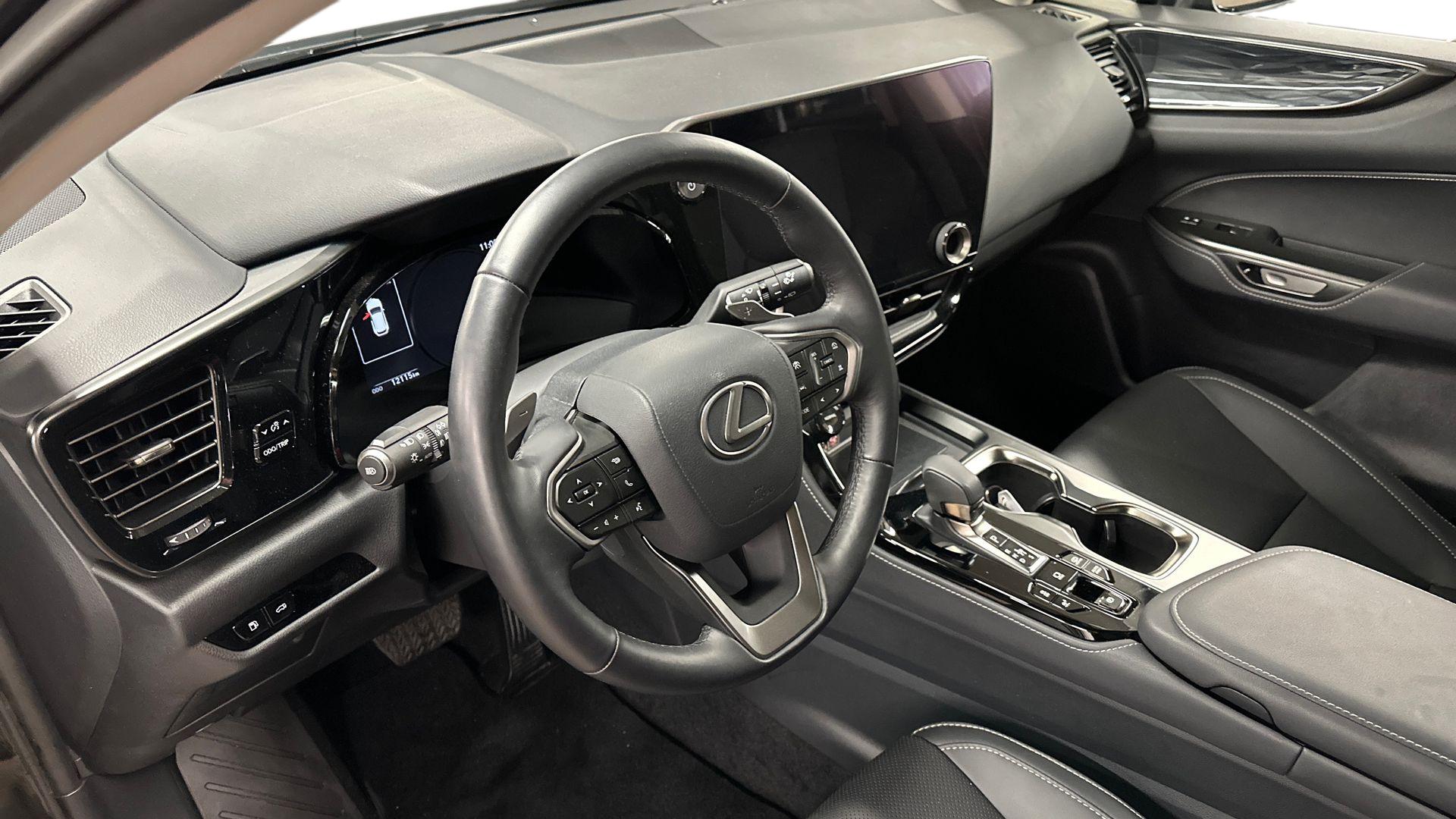 Lexus NX 2025