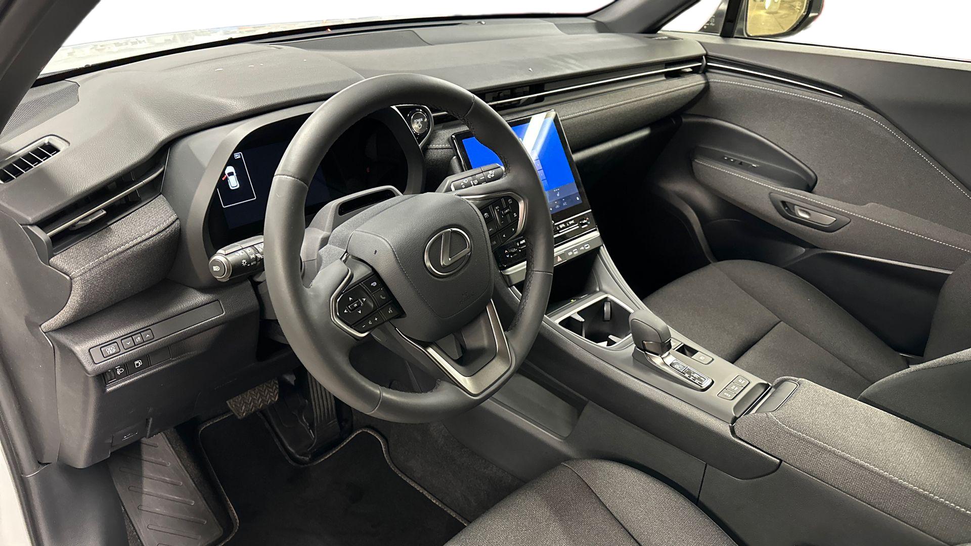 Lexus LBX 2024