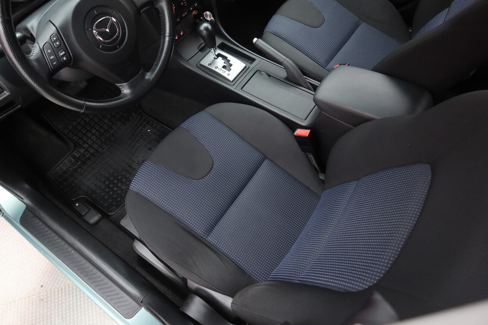 MAZDA 3 2005