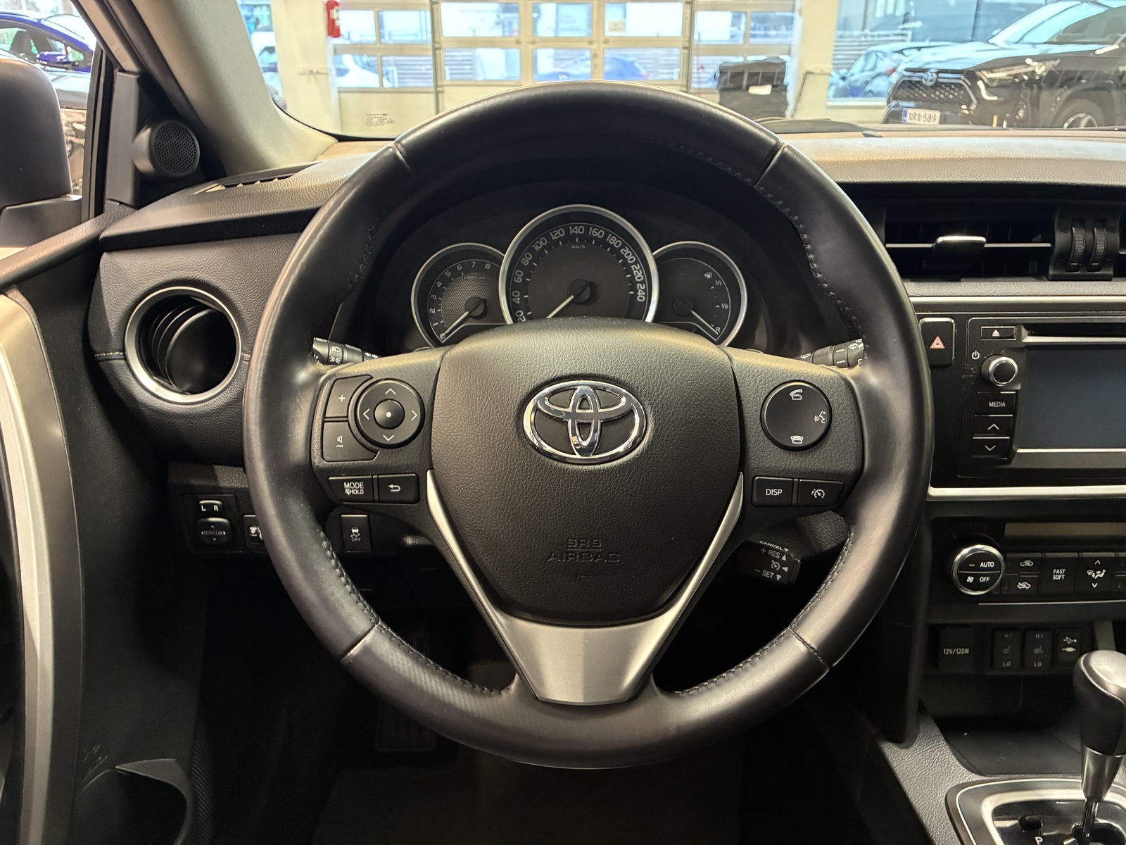 Toyota Auris 2015