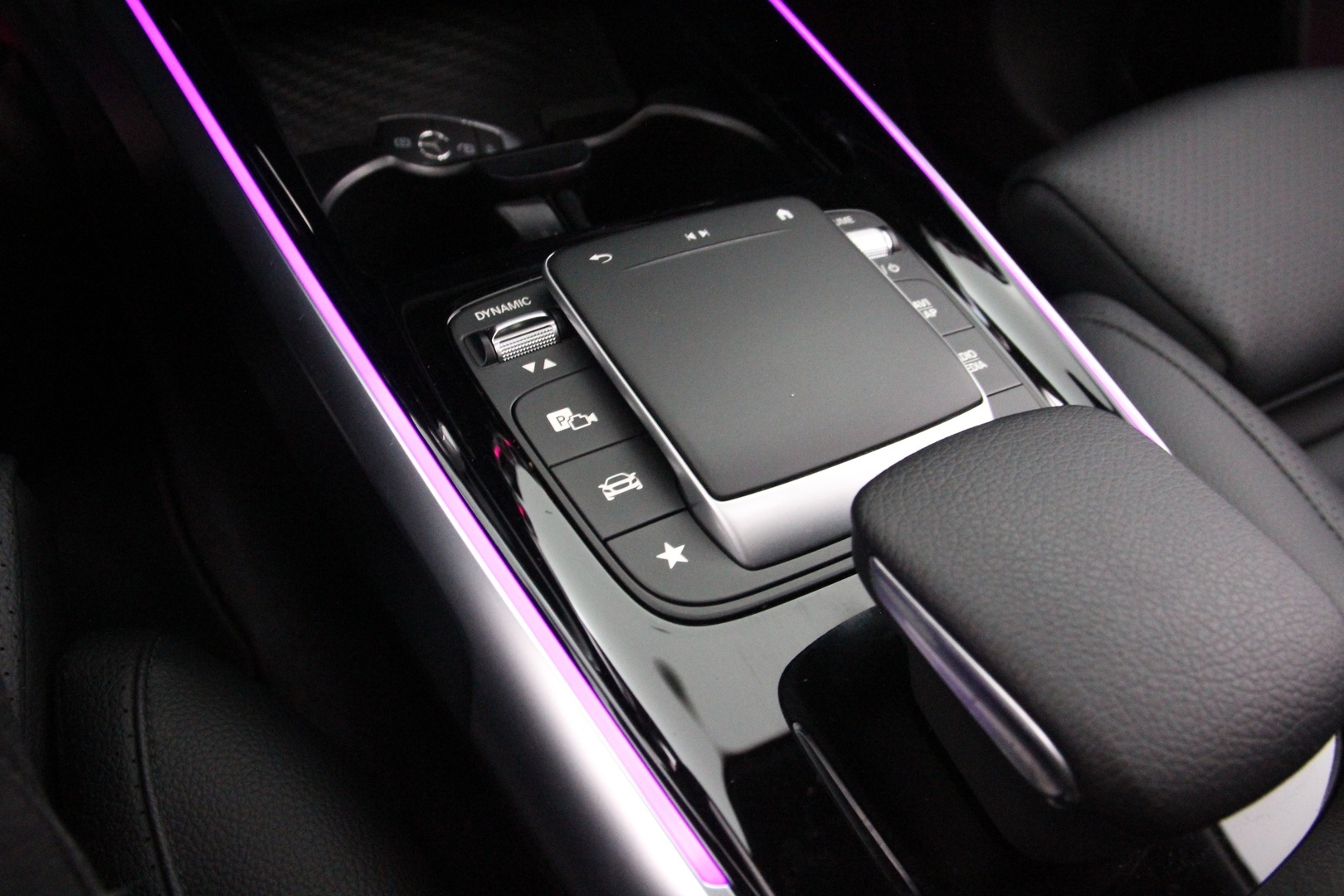 MERCEDES-BENZ EQB 2022