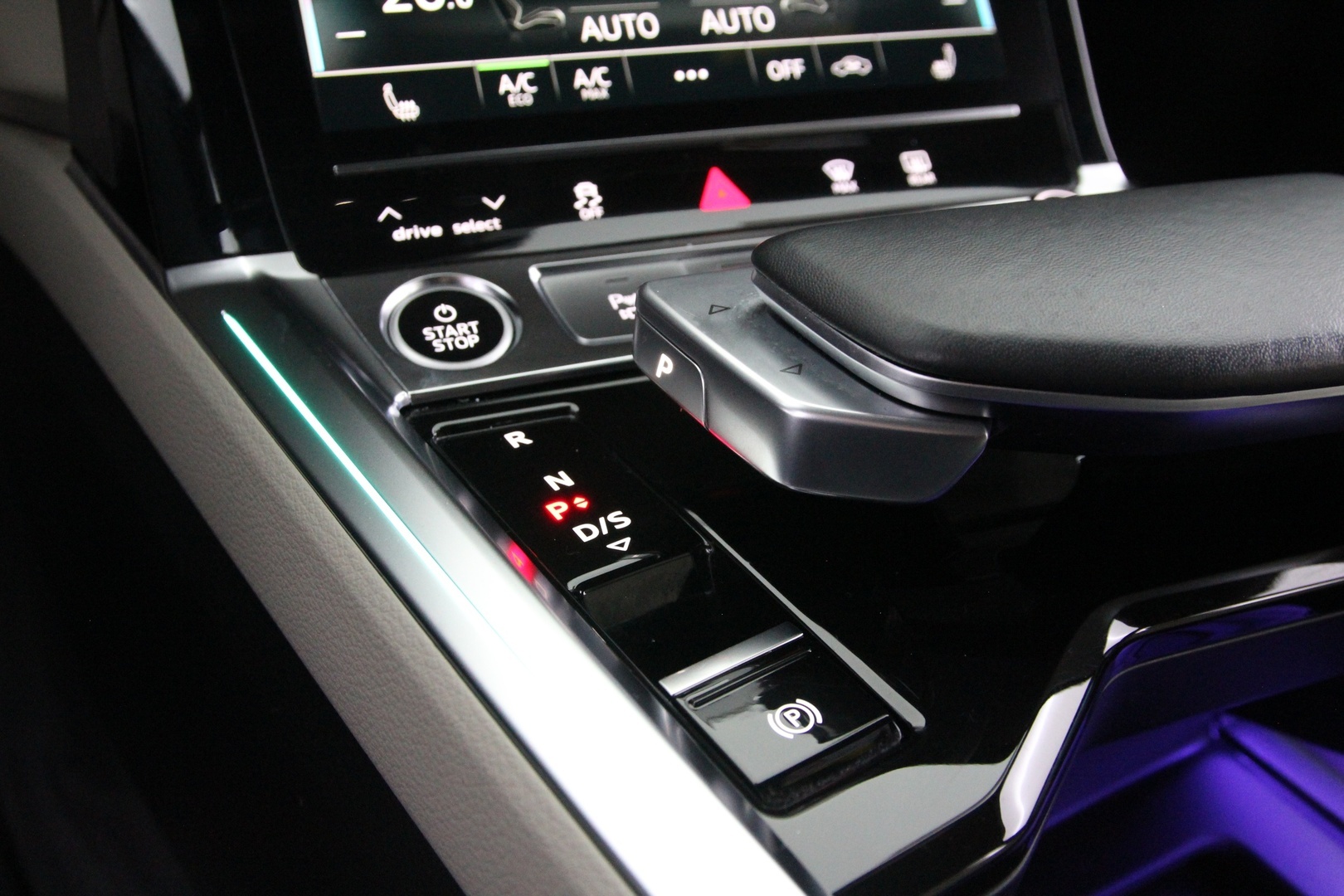 AUDI Q8 E-TRON 2024