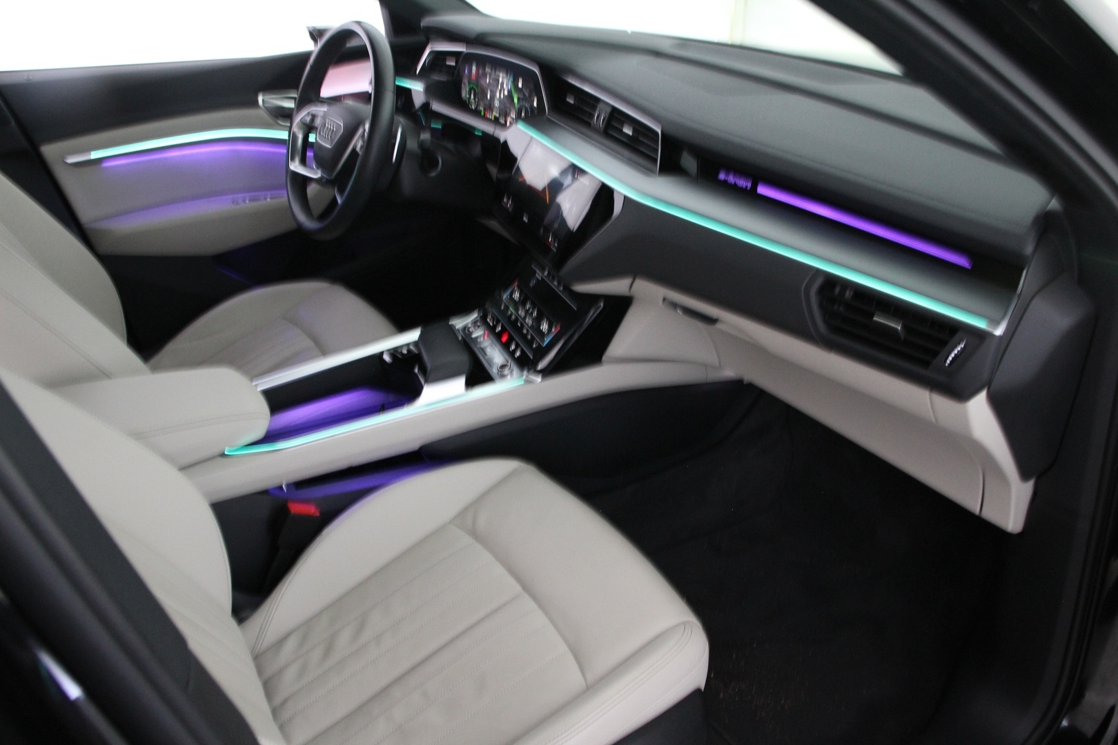 AUDI Q8 E-TRON 2024