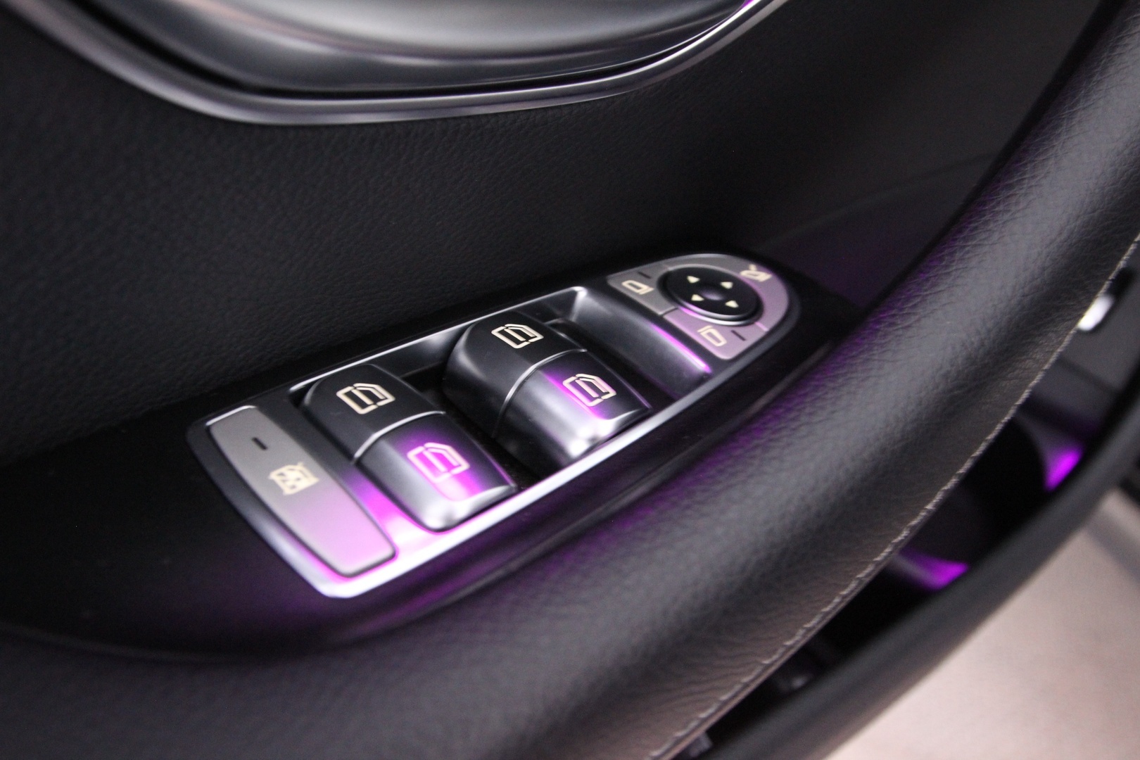 MERCEDES-BENZ E 2021